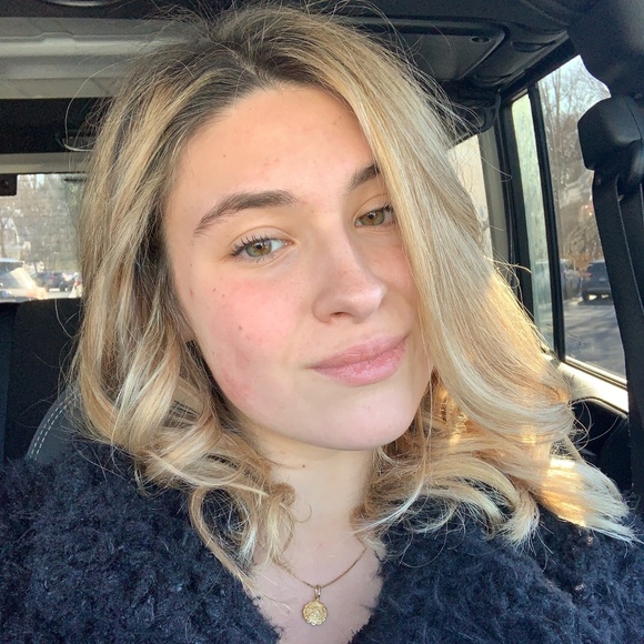 Meet your Posher, Gabrielle - Picture 1 of 2